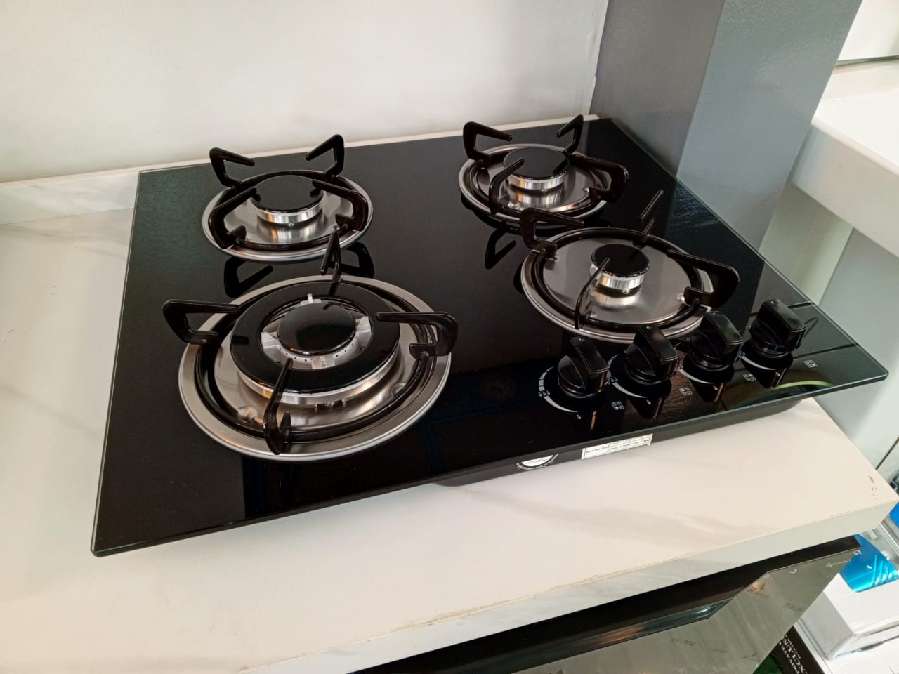 WhatsApp Image 2026-05-15 at 16.00.04 Plaque de Cuisson à Gaz 4 Feux en Acier Inoxydable NOIR – Image 1
